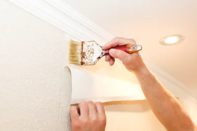 Pose de papier peint à Leynhac — revêtements muraux et toiles de verre